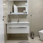 42 Apartment *