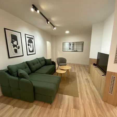 42 Apartment *
