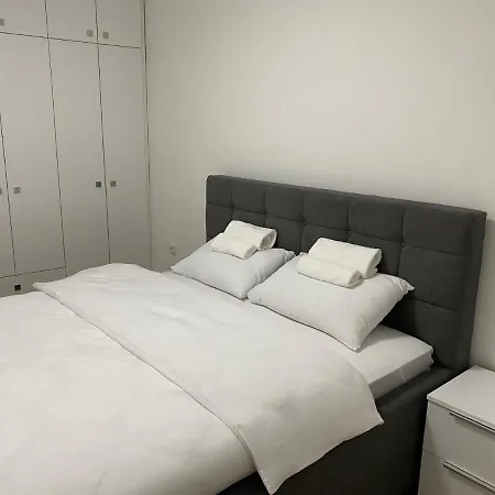 42 Apartment