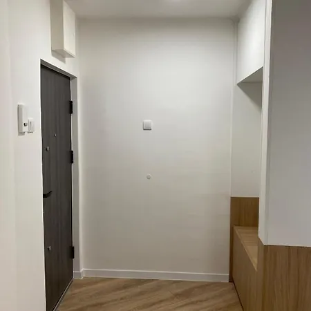 42 Apartment *